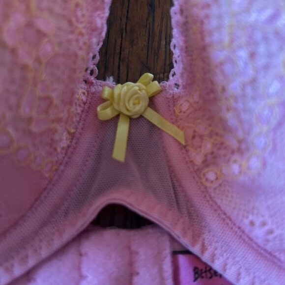 Vintage Betsey Johnson Pink Lace Bra 34C NWT - Picture 4 of 6